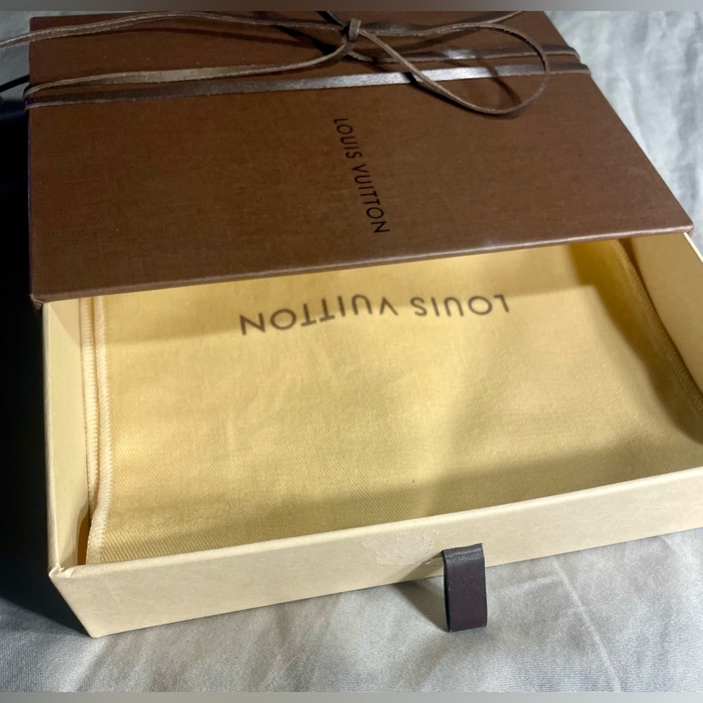 Louis Vuitton Box With Day Timer - image 2